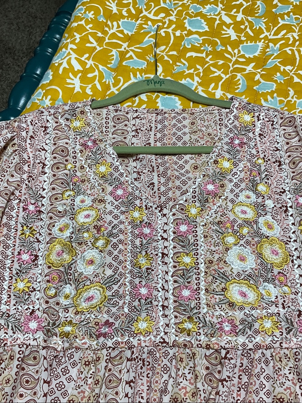 š„Final Mark Down! Women's Embroidered V-Neck Peasant Top - Picture 3 of 10